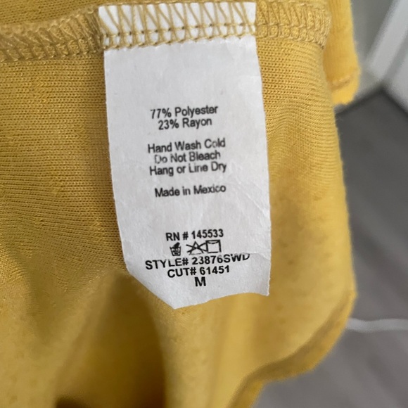 Bundle of 3 women’s sleeveless shirts - Picture 7 of 10